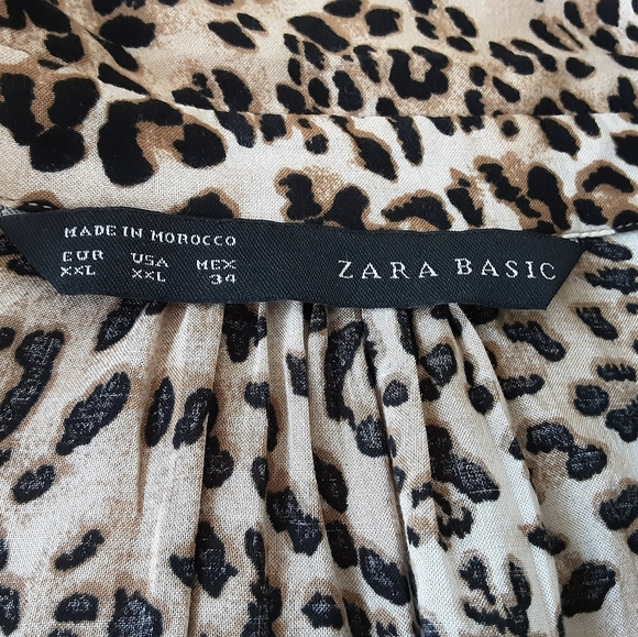 ZARA Basic Animal Print Roll Tab Sleeve V-Neck Collar Top Sz - Picture 10 of 10